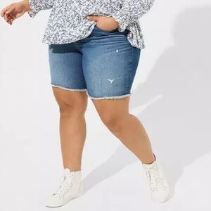 Torrid Jean shorts Bermuda boyfriend - frayed hem - size 22